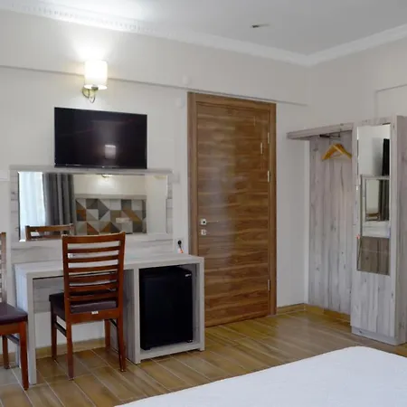 Megas Hotel 3*